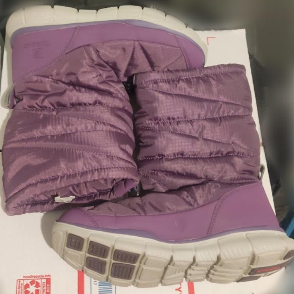Women Purple Insulated Winter Boots Sneaker 5.5 Excellent Condition